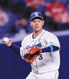 中日高橋周平（32）、ホーム最終戦で整列し挨拶する時にガムを噛んでただけで『暗黒の象徴』扱い