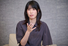 【悲報】紺野ぶるまさん、尻を揉まれてしまう（動画あり）