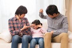 妻が保育士だけど、子供をちゃんと見ないとすぐ怒る。優しく教えると思いきや…全部私任せ。おかしいよね？子どもを放置するヤンキー妻の方がマシだったかも。