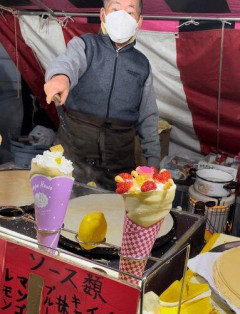 【謎】屋台のクレープおいしそうに食べてるおじさんいるでしょｗｗｗｗｗｗｗｗｗｗ