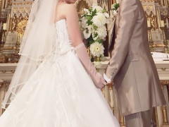 結婚式の二次会に誘われたんだ。今月、妻が体育会系の部活のマネージャーをしていた縁で参加するつもりだ。
