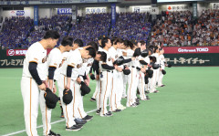 【悲報】整列し挨拶する巨人選手さんたちに東京ドームのファン達からブーイング、ネット上は賛否分かれるｗｗｗｗｗｗｗｗｗｗ