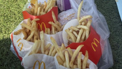 6児の父「家族でマクドナルドに行くと○○○○円。独身とは必要なお金が違う。高市首相は年少扶養控除の復活を」→めちゃくちゃ叩かれ大論争に