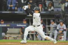 村上宗隆(MLB) 打率.207 35本塁打 77打点 OPS.825 出塁率.347 長打率.478 92四球 196三振 wRC+127 war2.10 ←率直な感想