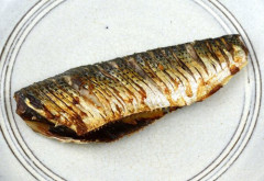 韓国人「日本人はなぜ焼き魚の頭を切って出すのですか？韓国では頭も丸ごと食べるのに‥(ﾌﾞﾙﾌﾞﾙ」