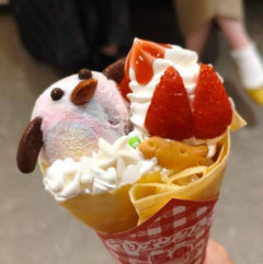 【謎】屋台のクレープおいしそうに食べてるおじさんいるでしょ？