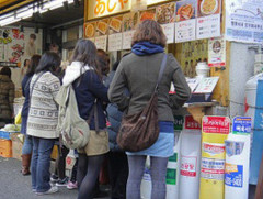白人「否定はしないけど日本人って暇なんだな」