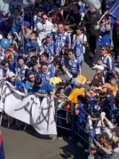 【サッカー】最前列の母子を肘で強引に押しのけて応援垂れ幕を広げたサポーターが炎上（動画あり）…モンテディオ山形