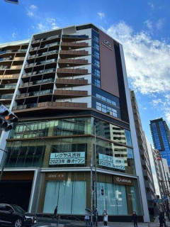 【悲報】レクサスに乗ってタワマンに住みたい