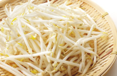 二郎系ラーメン店が悲鳴「助けて！モヤシ業者の倒産が相次いで仕入れが大変なの！！」 生産者が減り、モヤシ値上げの可能性も