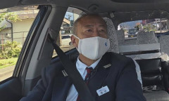 タクシー運転手「この辺の地名が読めない？妙だな🤔」→乗客逮捕！！！