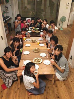 【画像】姪っ子集団「おじちゃん、夏休みの間ずっと泊ってくね」