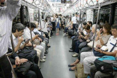 【悲報】スギちゃん混雑する電車でモヤッとした瞬間とは？「スライドしてくるのやめてほしいぜぇ…」