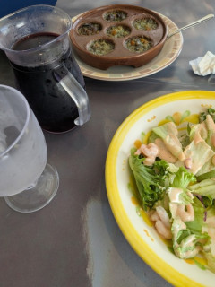 ワイン！朝からワインをかっ食らう