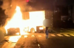 千葉市中央区蘇我で起きた例の衝突炎上事故、トラックにぶつけた車で唯一生き残った運転手の19歳の男が逮捕される