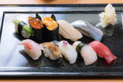 30歳新入社員「回らない寿司屋でトロから食ったら、社長らから非常識、寿司マナーくらい知っとけと言われたんだけど！？」