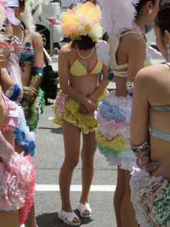 【画像】女子中学生さん、セクシーな衣装を着せられ恥ずかしがってしまうｗｗｗｗｗｗ