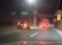 【動画】何があった。首都高で異常な動きのアルファードが他車を巻き込む事故を起こす。