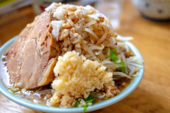 薄利多売!モヤシ生産業者廃業相次ぎ もやし争奪戦 二郎系野菜山盛りラーメンピンチ