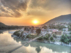【悲報】ガンジス川の水を飲んだら50万円
