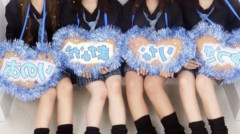【画像】文化祭、前屈みで乳ボロンのJKが写り込んでしまうッッッッッ