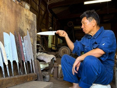 外国人「日本の鍛冶は本当にすごい」Japanese Food Craftsmanが刀を作ってる