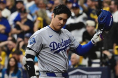 【悲報】大谷翔平さん、アメリカ人からベンチに下げろと言われてしまうｗｗｗ