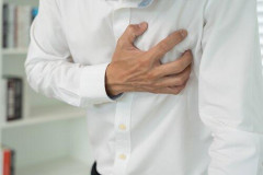 【悲報】一ヶ月くらい心臓痛いけどこれ死ぬだろ
