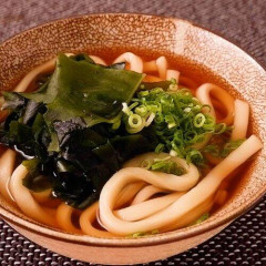 【爆笑】うどん(戦闘力800)「蕎麦に勝つには合体するしかねぇ！」ワカメ(戦闘力30)「くそ！早くしろー！」