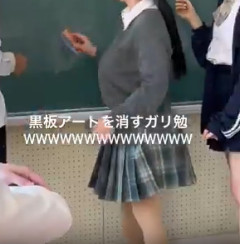 【動画】お乳が生意気すぎる真面目な眼鏡JKさんｗｗｗｗｗ