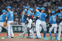 【感動】西武ファン、敗退直後に日ハムへ「ホークス倒せ！」熱すぎるエールが話題に