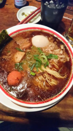 【画像】ワイちゃん、じゃんがらラーメンきたよぉ