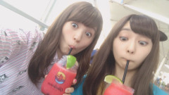 【画像】逢田梨香子さんと小宮有紗さん、全力で顔芸をしても美人！【ラブライブ！サンシャイン!!】