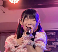 【画像】この地下アイドルの衣装、さすがに露出が多すぎるだろ...