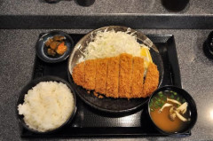 【朗報】とんかつの最適な食べ方、寺門ジモンによって解決するｗｗｗｗ