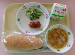 【悲報】戦時中かと炎上している給食、市が反論「足りないという声は寄せられていない」