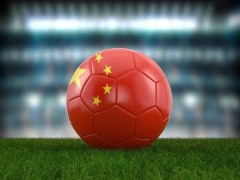 【悲報】サッカーの中国リーグ、途中からボールが2個になってしまう