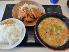 【悲報】かつやの「豚汁大&唐揚げ定食」752円（652円）、慈善事業すぎる