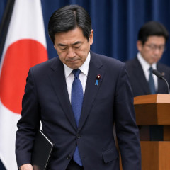梁大臣、辞任   #速報 |  これ俺らのネットの圧力で辞めさせたようなもんだよな