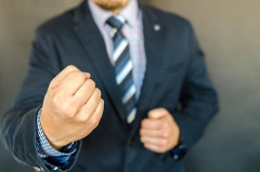 結婚と金どっちを取るべきなんや？