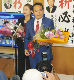 【画像】簗農水大臣の嫁さんがこれwwwwwwwwwwww