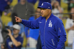 【悲報】ロバーツ監督、大谷さんの故障状態を説明「すべてだ。上半身も膝も」wwwwwwwwww