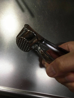 【画像】にんにく潰し器届いたンゴｗｗｗｗｗｗ