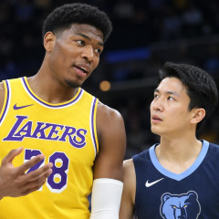 八村塁、NBA契約解除の河村勇輝に言及 「自分の夢を追いかけるのも大事だけど…もう彼も25歳なので」   #バスケ |  25才ってまだ夢を追いかけていい年齢じゃないのか