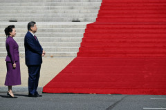 【中国の反応】中国の借金の利払いコストが米国を上回って急増、北京は成長維持に四苦八苦 → 「中国の国債は利回りがめちゃくちゃ低いから借金しやすいんだよな」「人口が減ってる中でGDPを伸ばすのは相当苦戦するぞ」