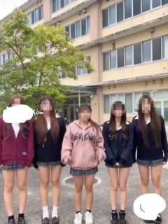 【朗報】TikTok女子の間で“シコシコダンス”が大流行中！！