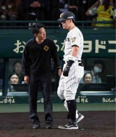 阪神　前夜途中交代の佐藤輝が試合前練習に姿見せず
