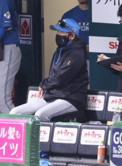 【絶望】日本ハム、守備の乱れで痛恨の逆転負け…新庄監督も嘆く