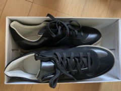 新しい靴買ったから見て