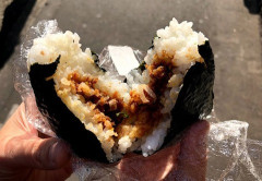 他人の昼食に毎回コメントをする人って本当にうるさい。